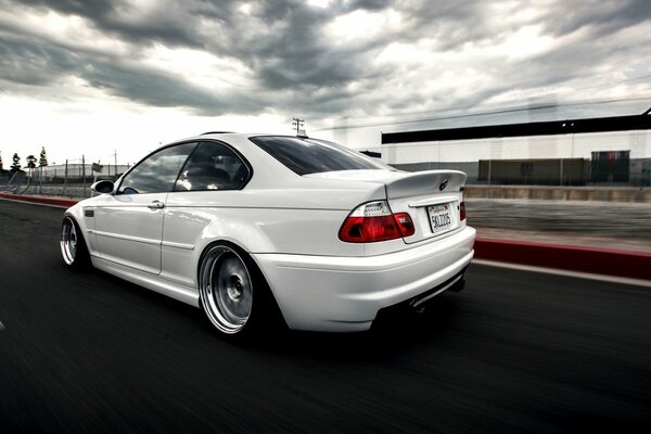 Imagen blanco bmw M3 velocidad