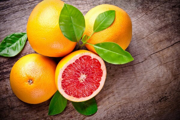 Large-format photo of grapefruits on the table