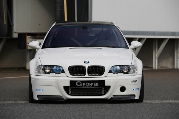 BMW blanco tintado