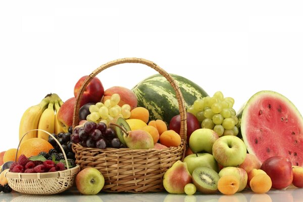 Juicy fruits in wicker baskets