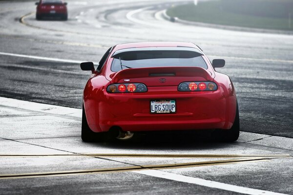 Tayota Supra rouge à tuneng