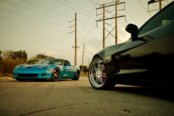 Voitures Chevrolet Corvette en bleu et noir