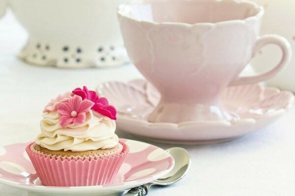 Pink cupcake with flowers. Pink tableware