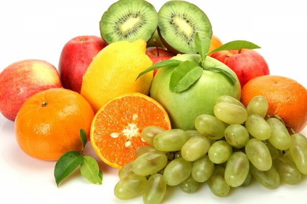 Mountain fruits such as grapes, kiwis, apples