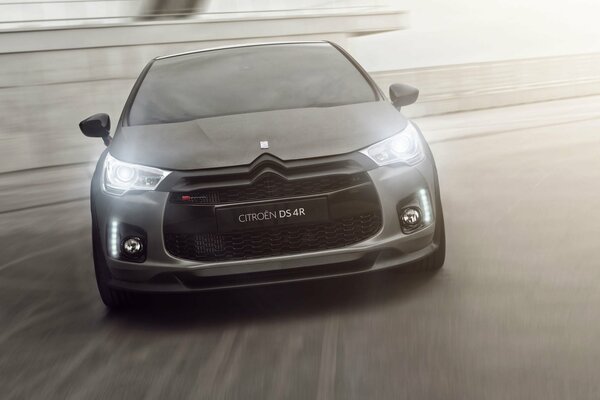 Sport Citroen sulla strada perfetta