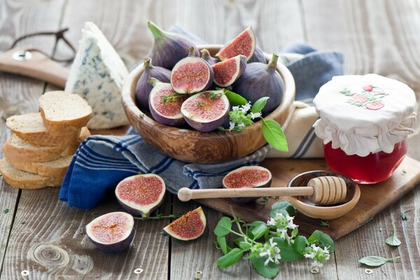 Sweet table with honey and figs