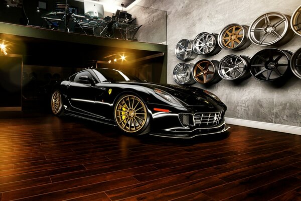 Ferrari 599 gtb nera nello showroom