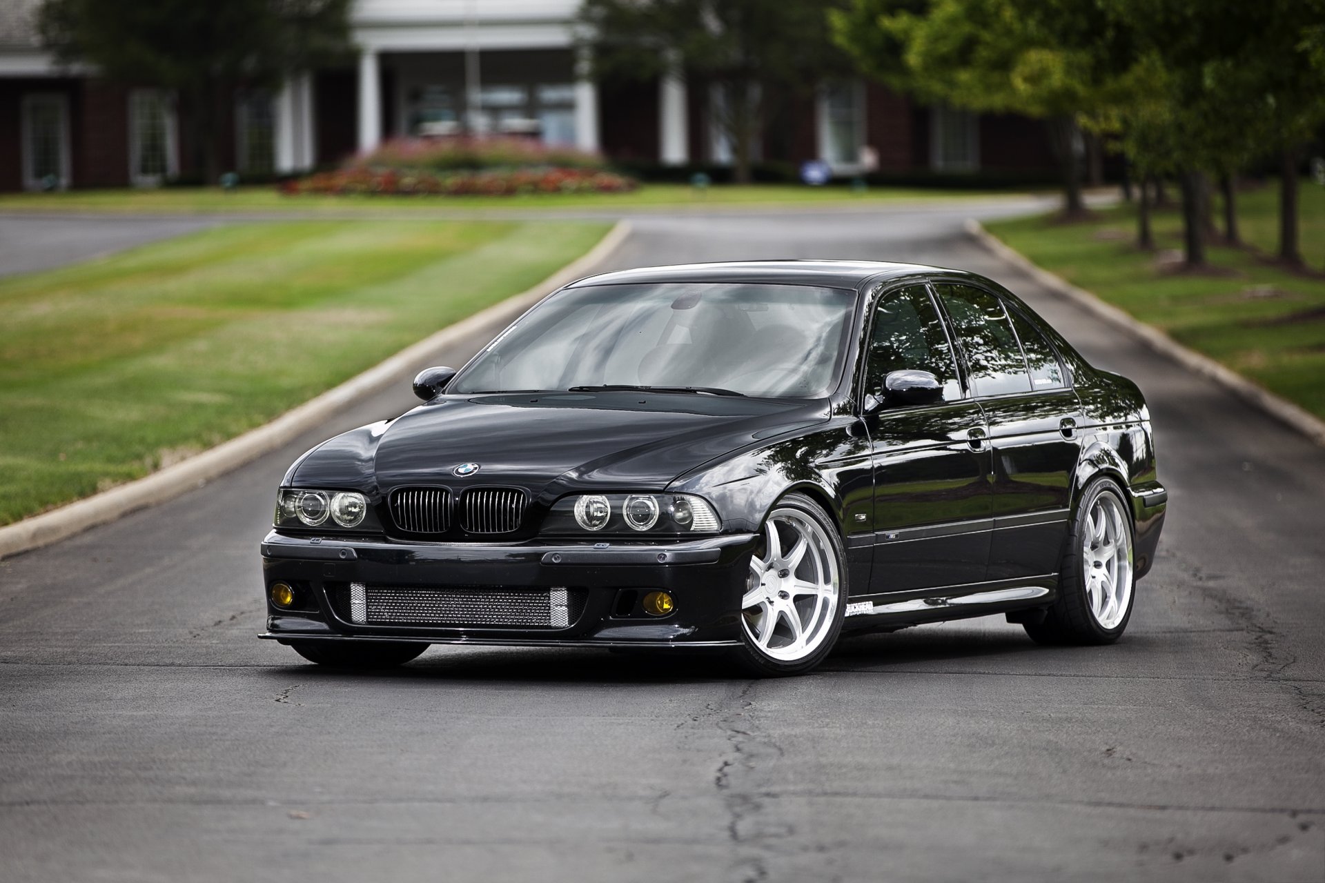 bmw m5 e39 noir bmw route porobrick pelouse