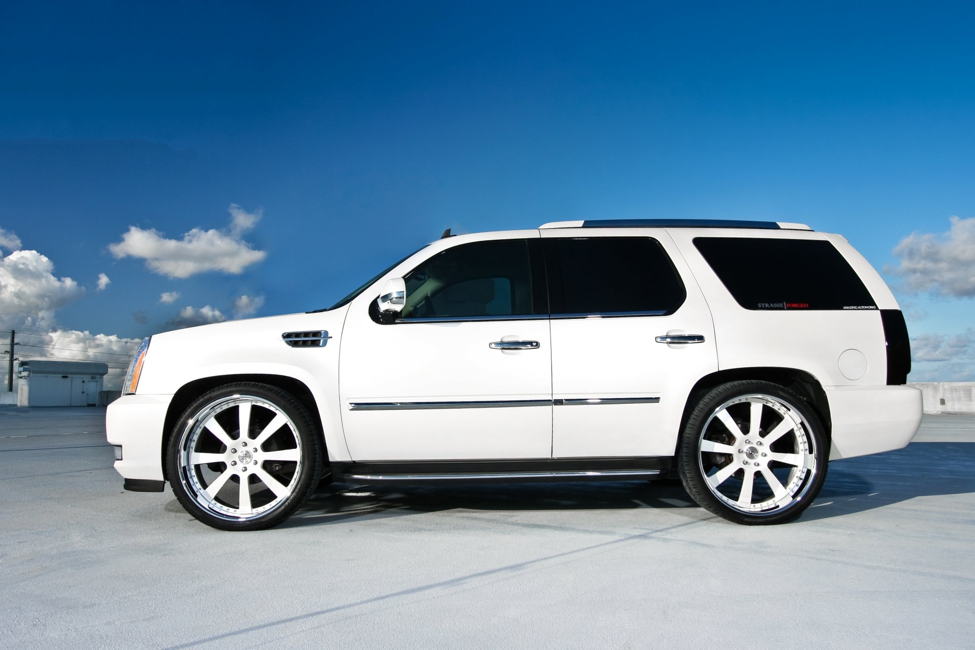 cadillac escalade white wheels cadillac escalade profile wheels roof parking