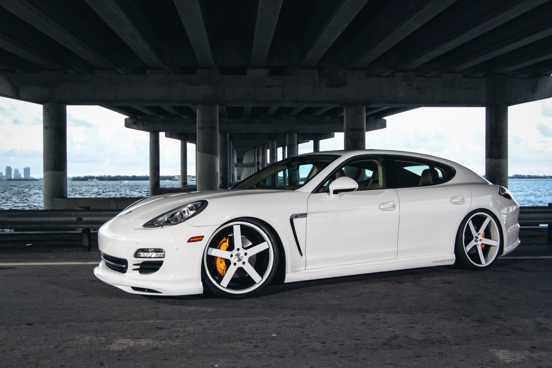 porsche panamera car machinery tuning drives bridge bump