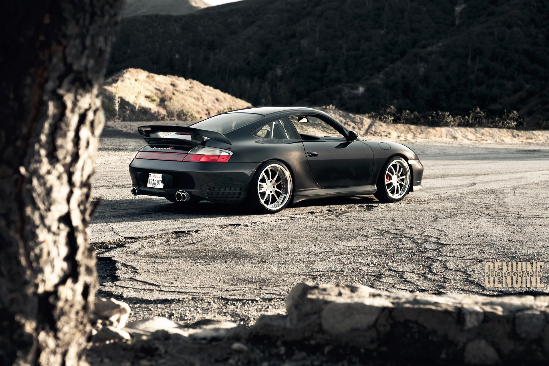 porsche carrera 4s supercar noir montagnes