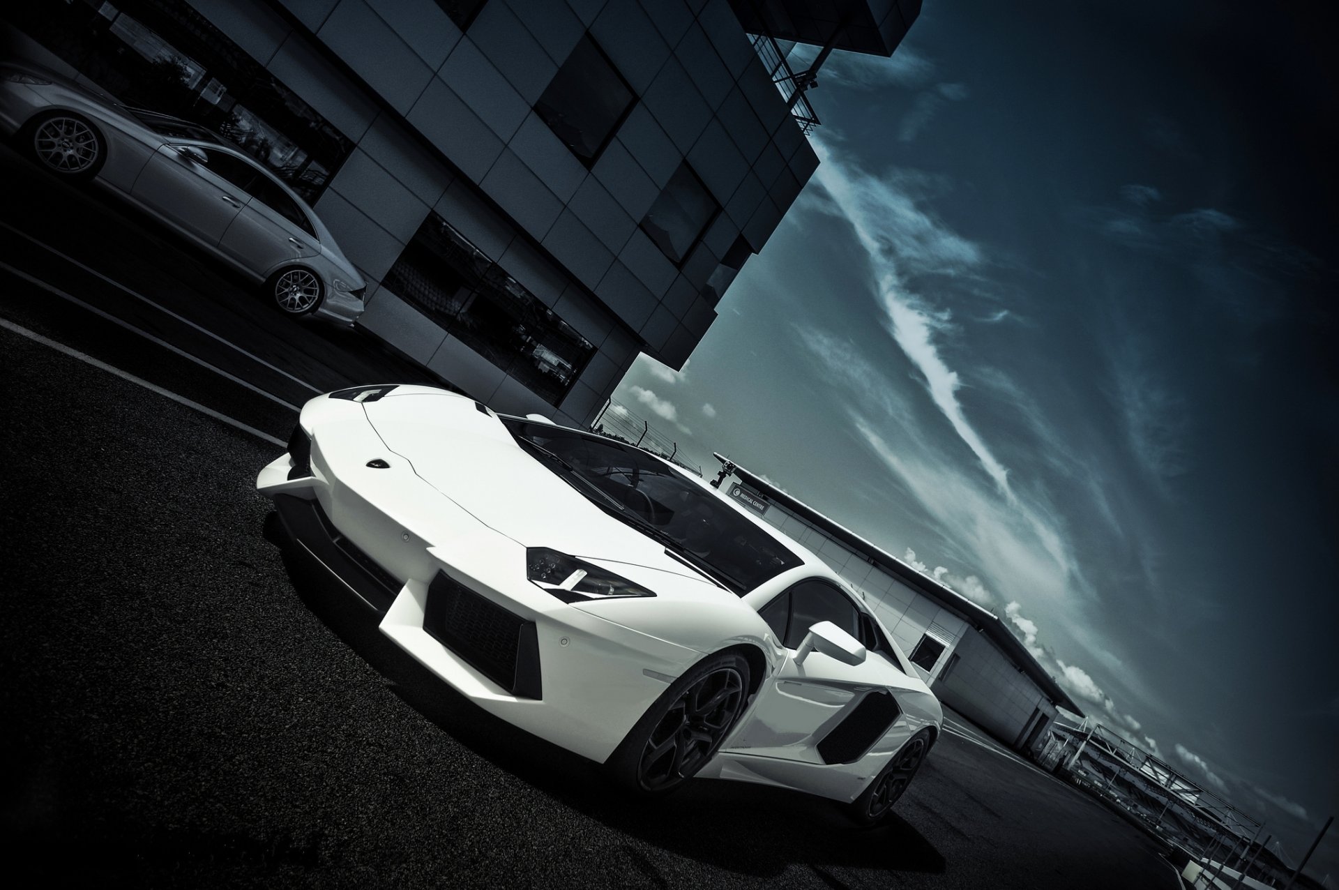 lamborghini aventador lp700-4 blanco lamborghini aventador vista lateral carretera marcas edificio ventanas cielo nubes