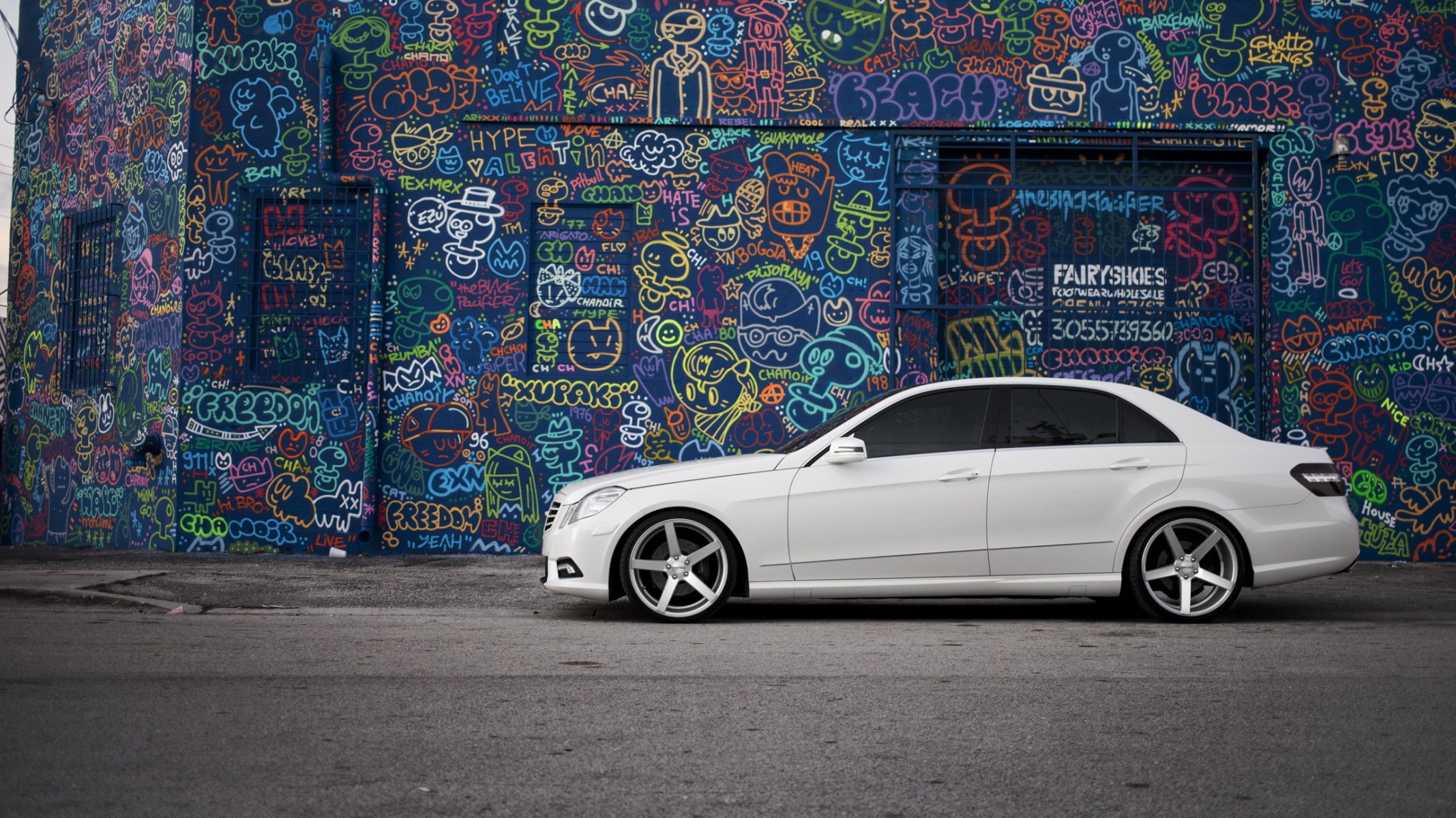 mercedes e class tuning white graffiti tinting on the side drive