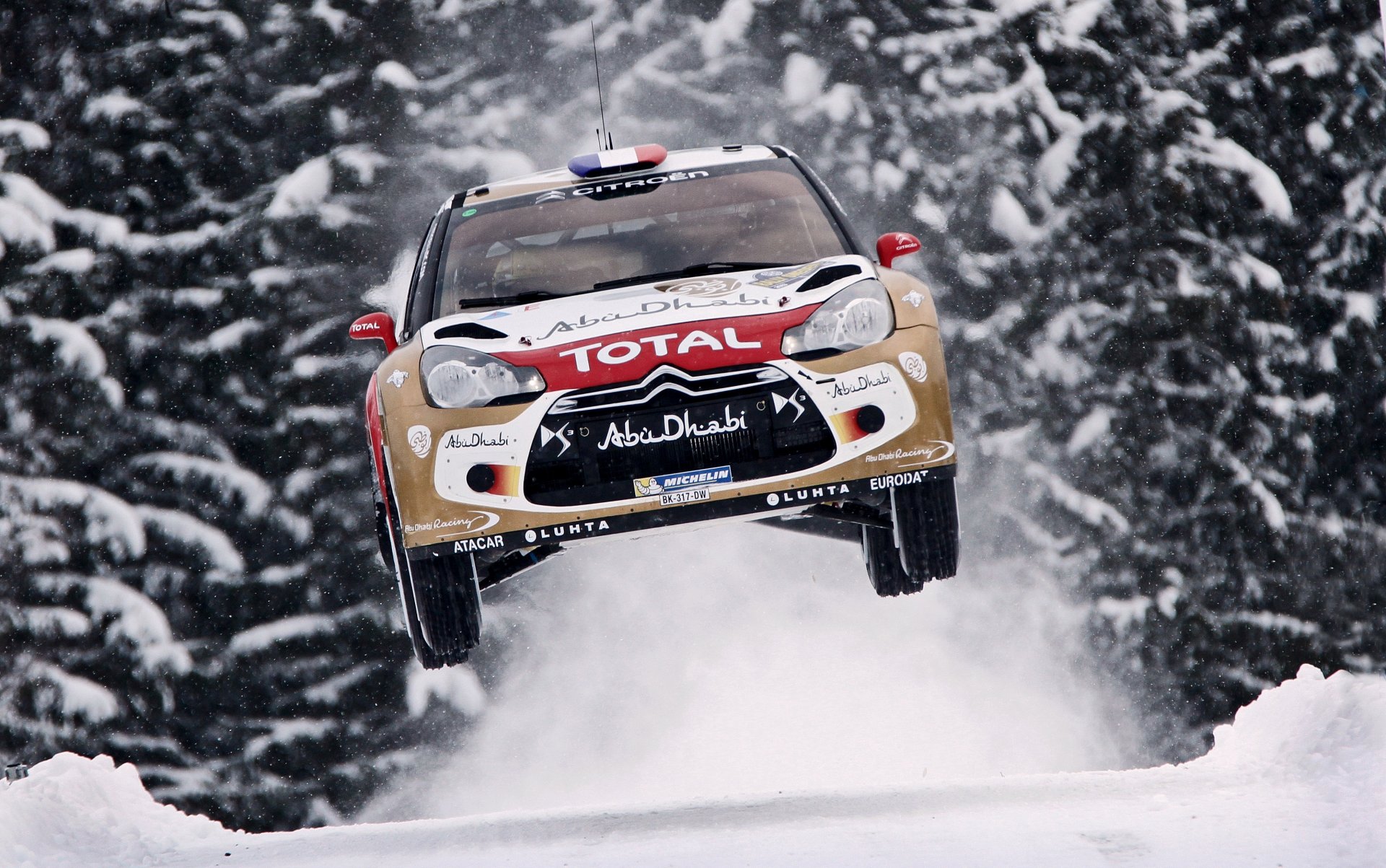 citroen ds3 rallye cmr voiture voler dans les airs vitesse avant citroen neige