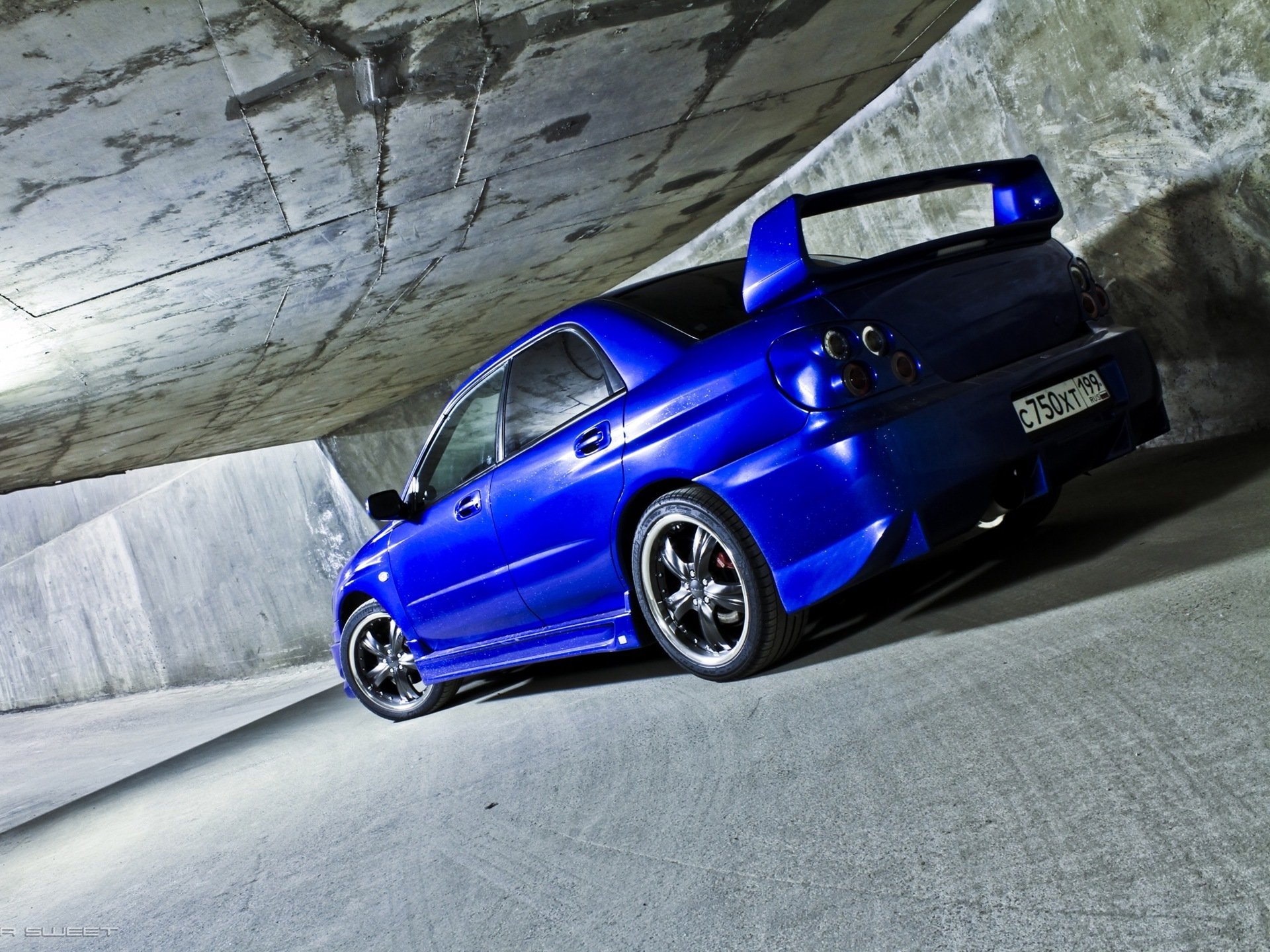 ubaru impreza wrx mur tunnel voiture auto subaru impreza bleu sportif berline côté