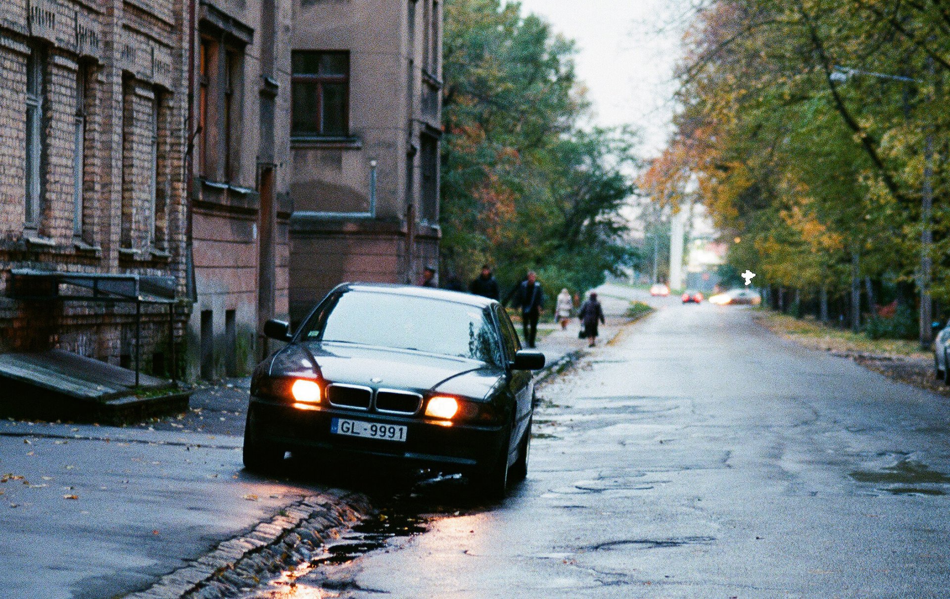 bmw 740 e38 ciudad calle edificios casas patio rusia bandidos boomer beha siete