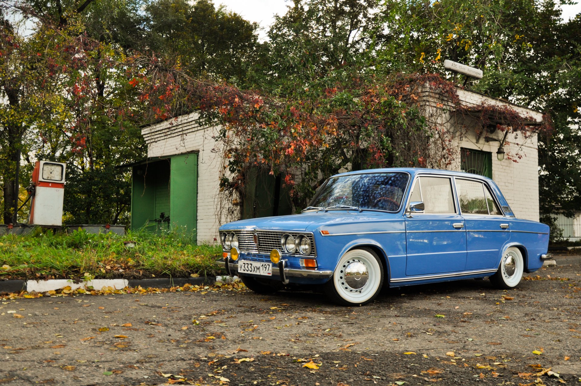 lada vasen 2103 lada dreier resto niedrige klassiker vasen klassiker auto hintergrund