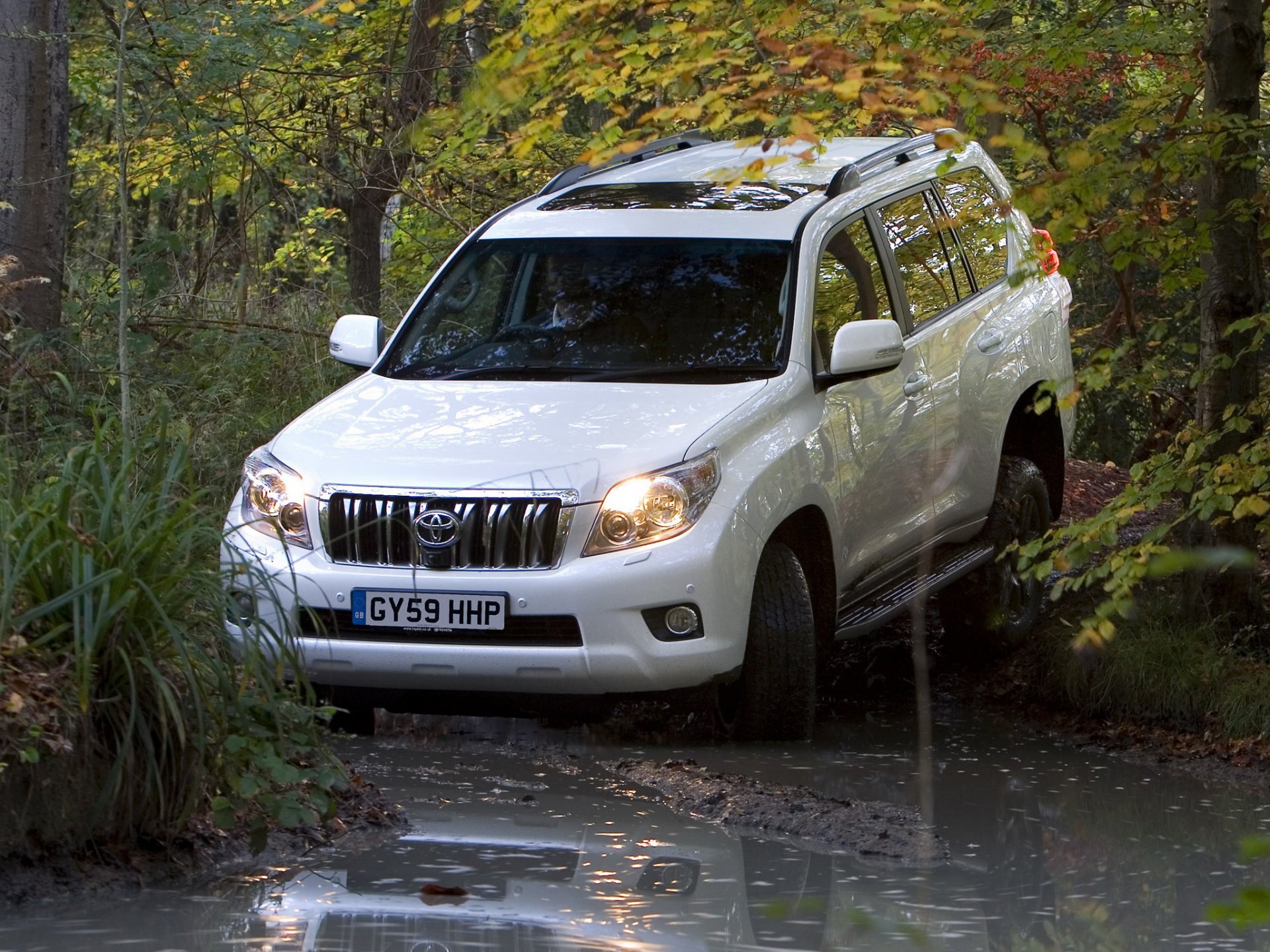 toyota tierra crucero prado tlc prado reino unido-spec coche auto fondos de pantalla japón toyota tierra crucero tlc prado coche jeep off-road blanco barro bosque agua versión en inglés inglaterra