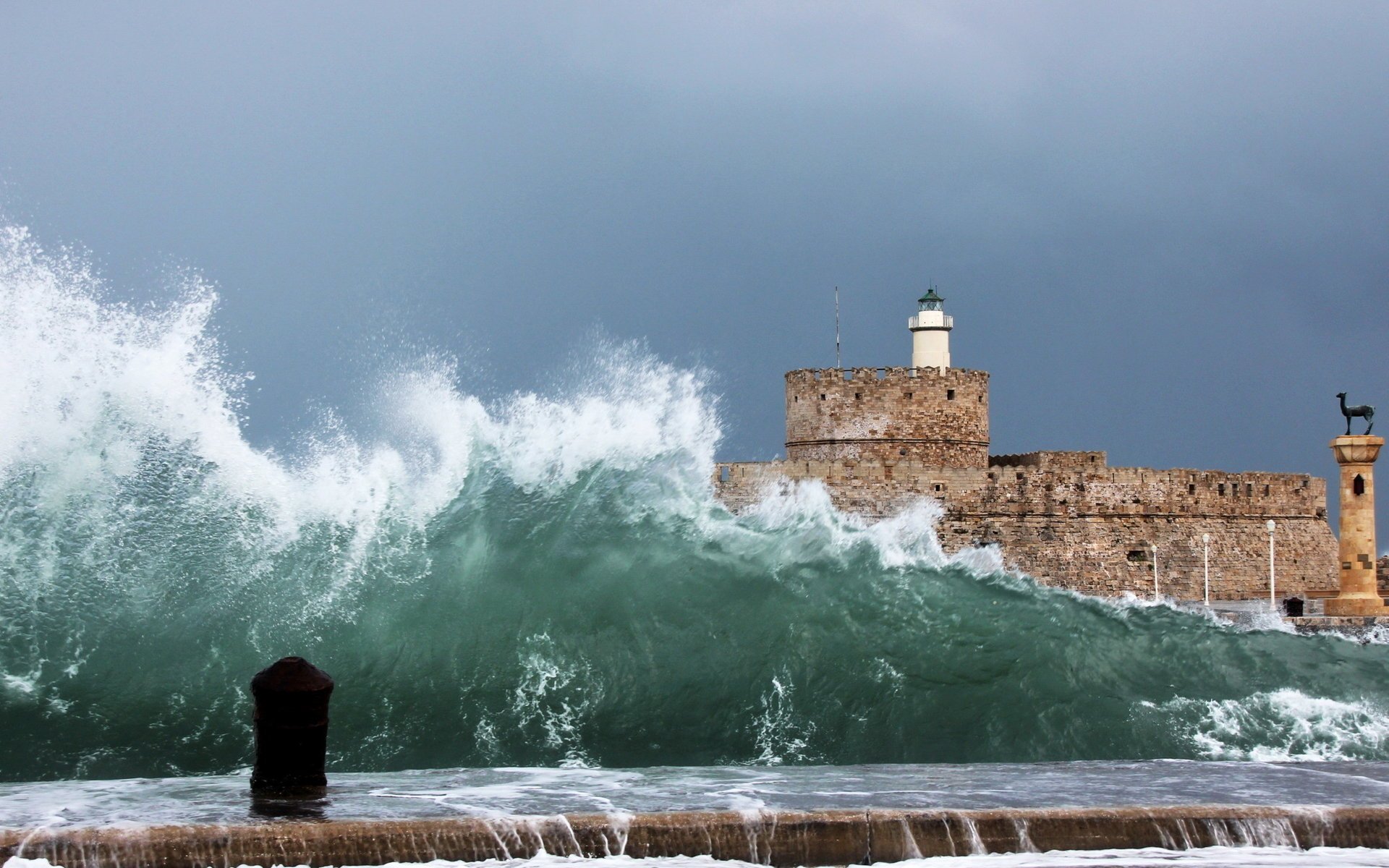 ea wave lighthouse