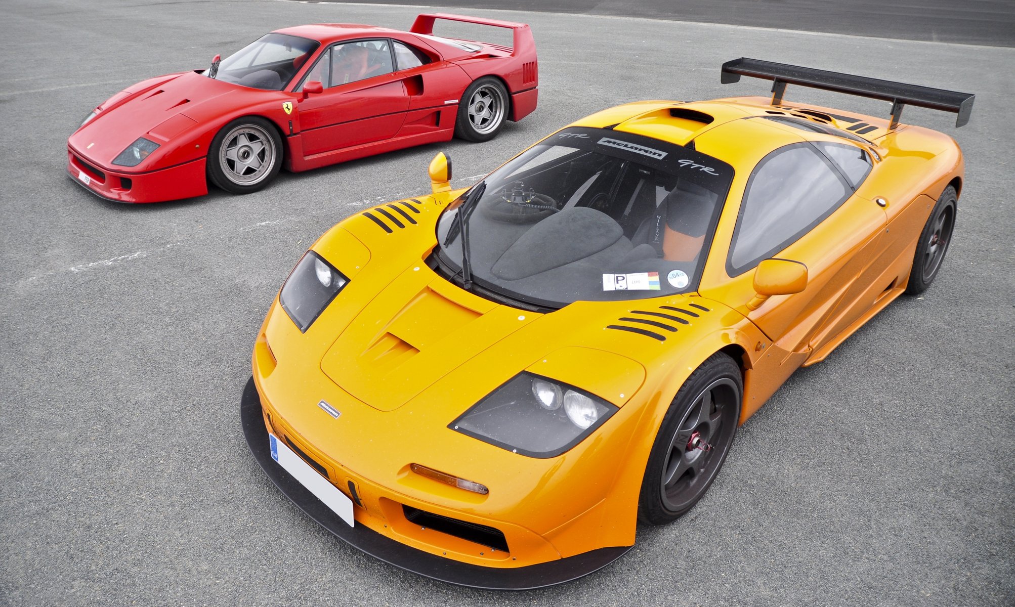 mclaren f1 gtr ferrari f40 czerwone supersamochody mclaren f1 gtr ferrari f40 czerwony