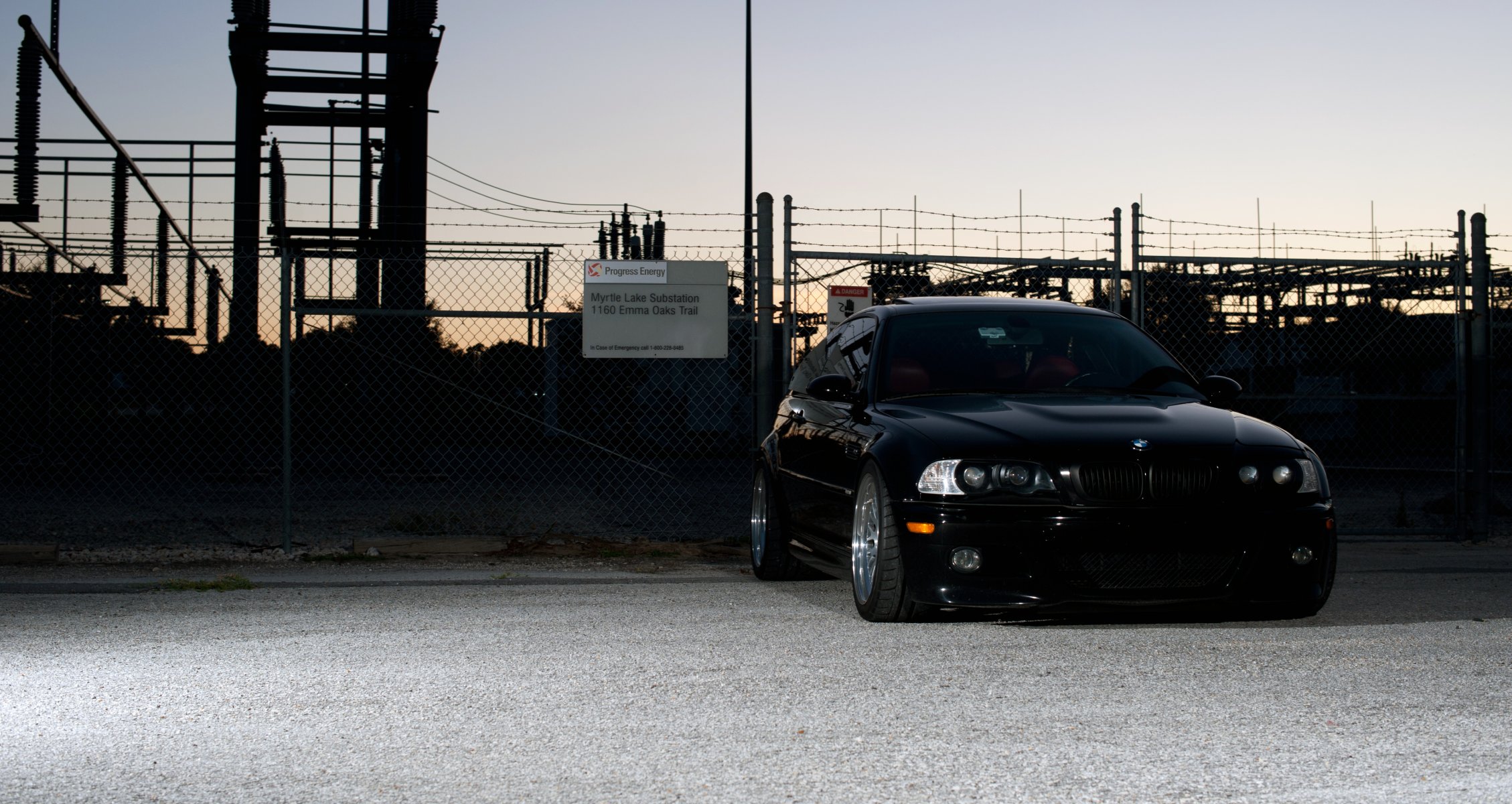 bmw m3 e46 nero messa a punto bmw coupé vista frontale guardrail sottostazione sera cielo