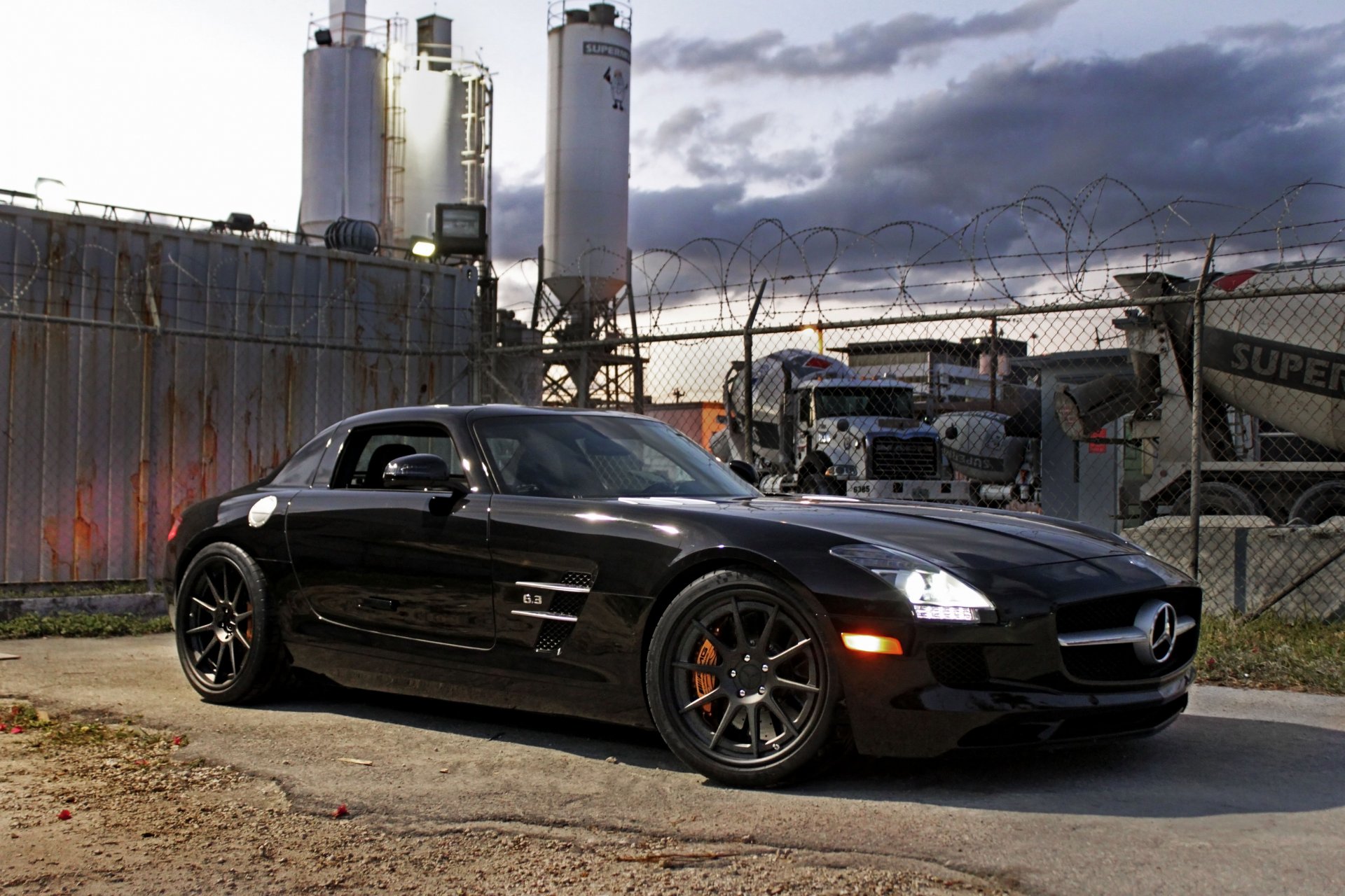 mercedes benz sls amg negro mercedes benz sls amg vista frontal sombra luz de faro barandilla