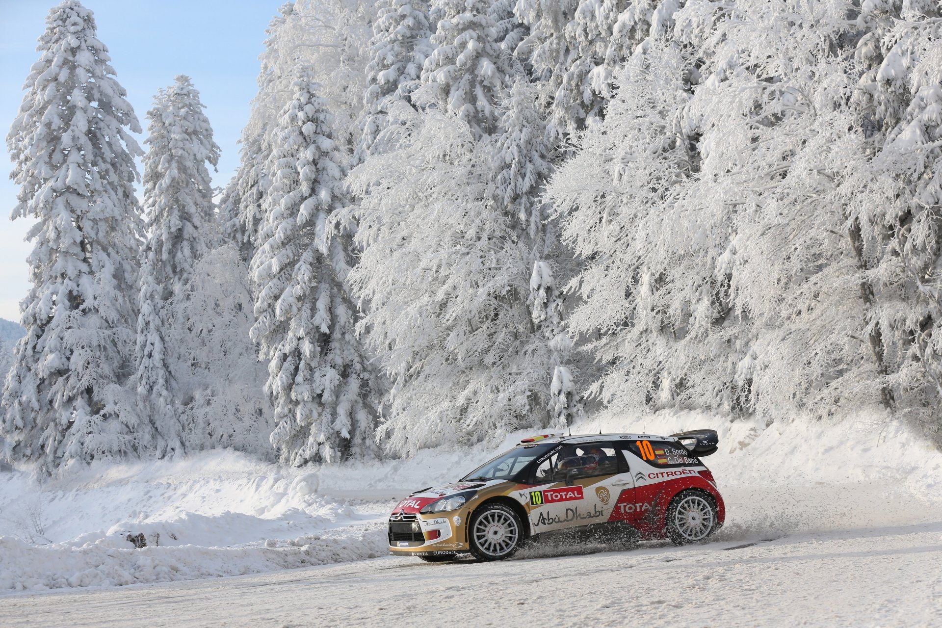 citroen ds3 rally wrc nieve invierno bosque vista lateral rally