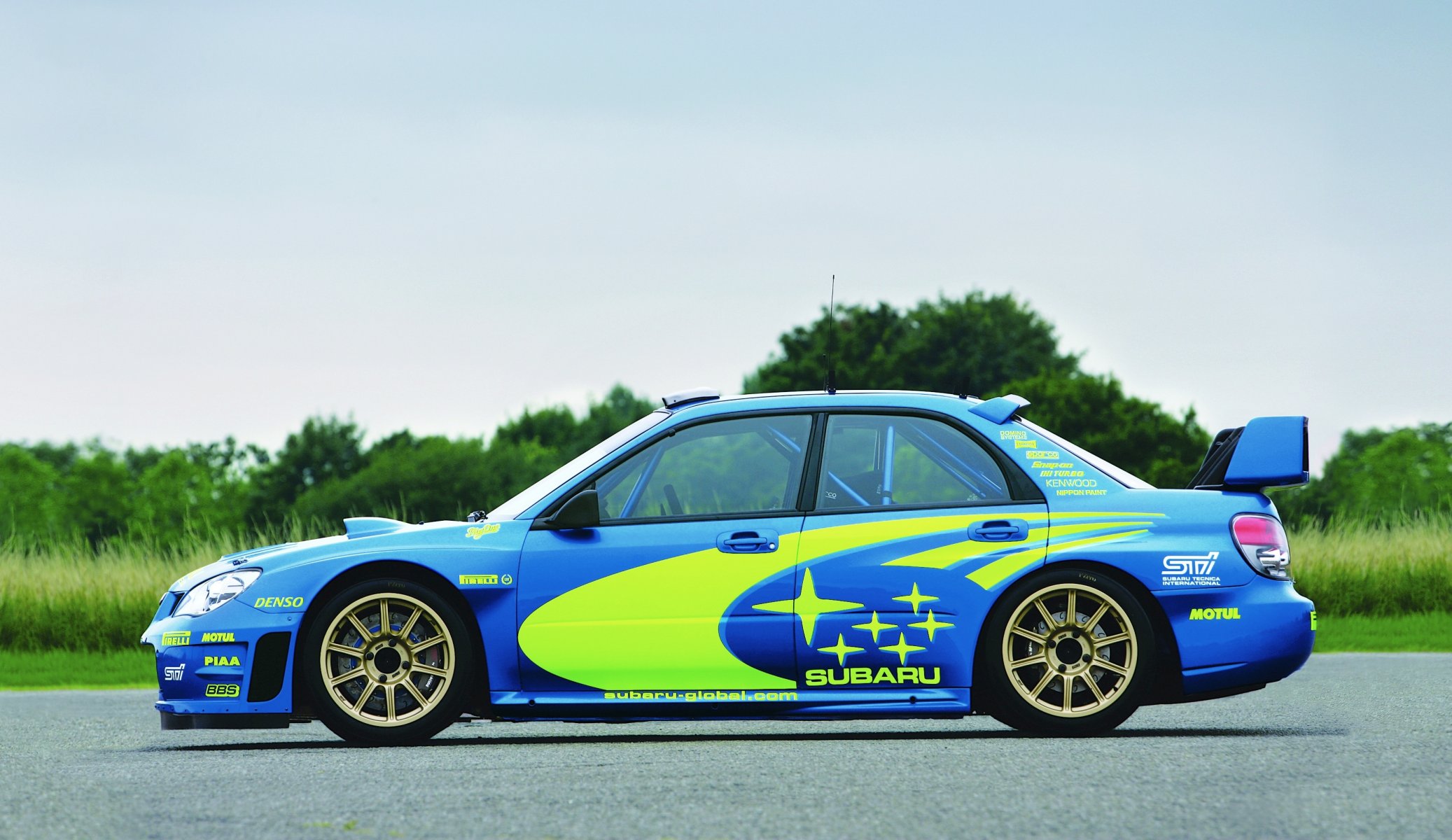 ubaru impreza wrx auto wrc rally vista laterale blu originale ruota auto