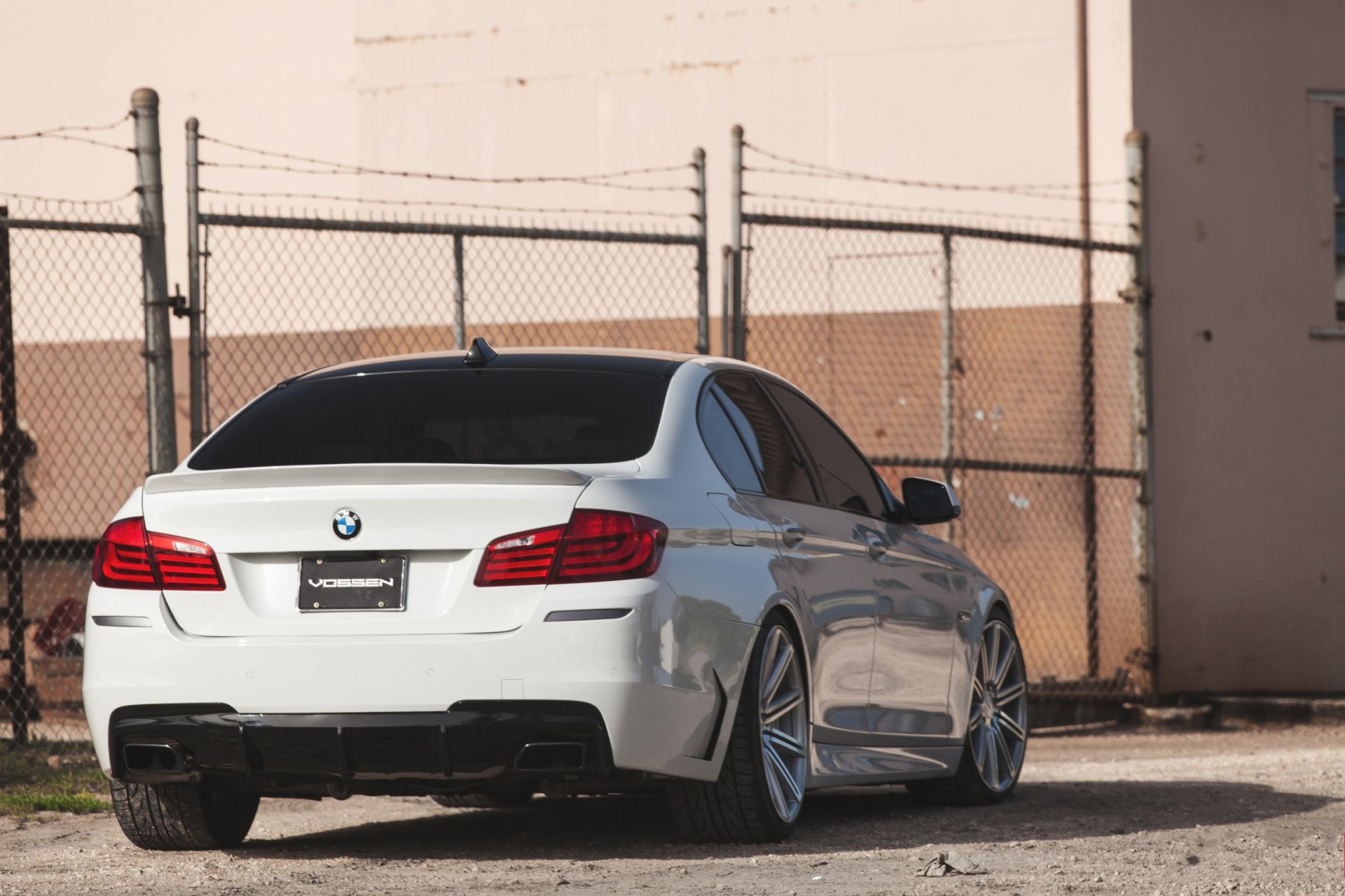 bmw 550i f10 blanc bmw arrière teinté garde-corps