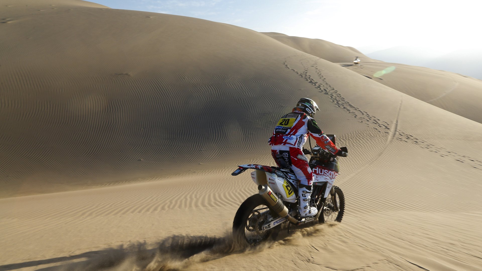 motorrad rennfahrer dakar sand dünen sonne rallye