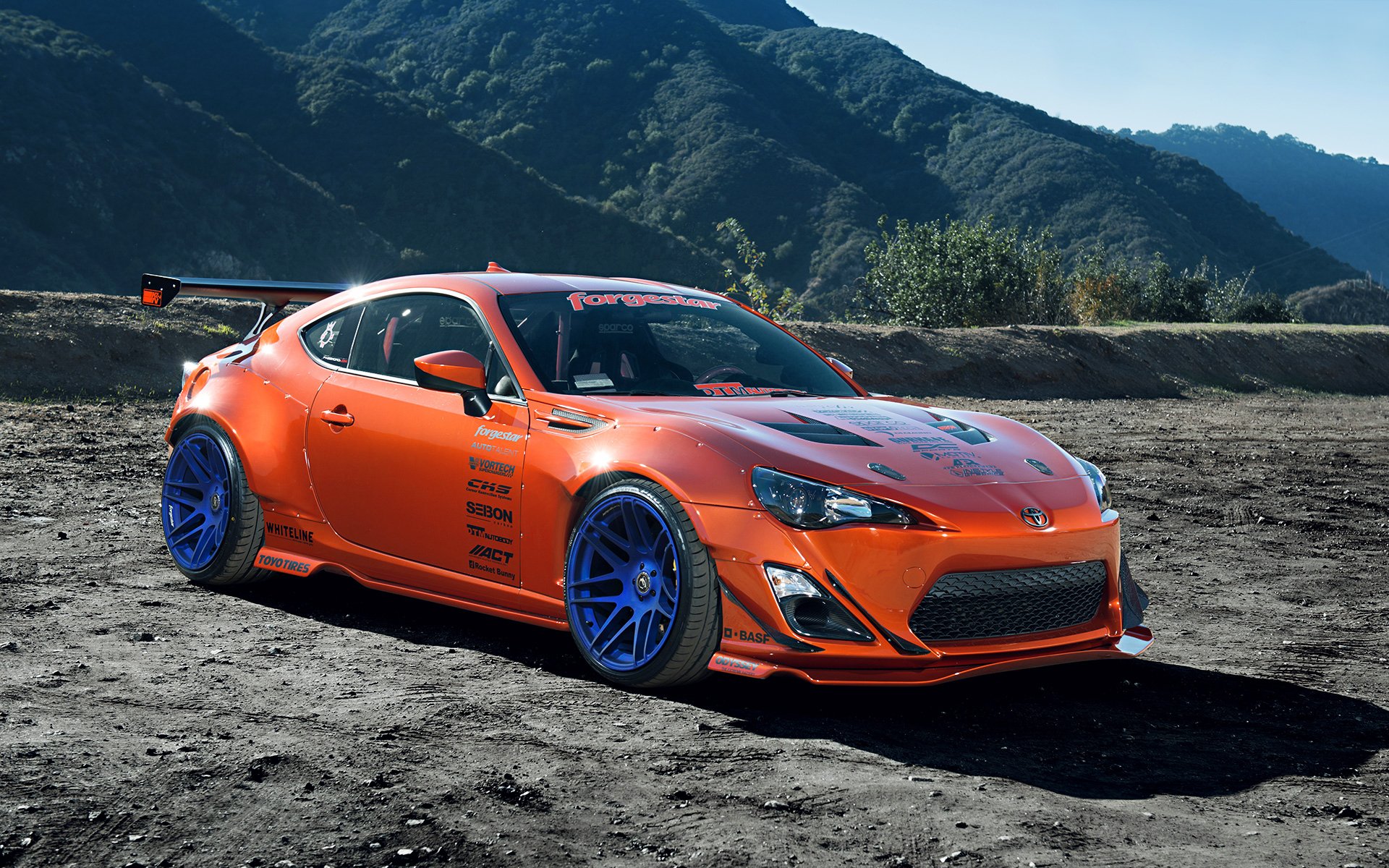 toyota scion fr-s tuning widebody spoiler orange stil felgen räder berg