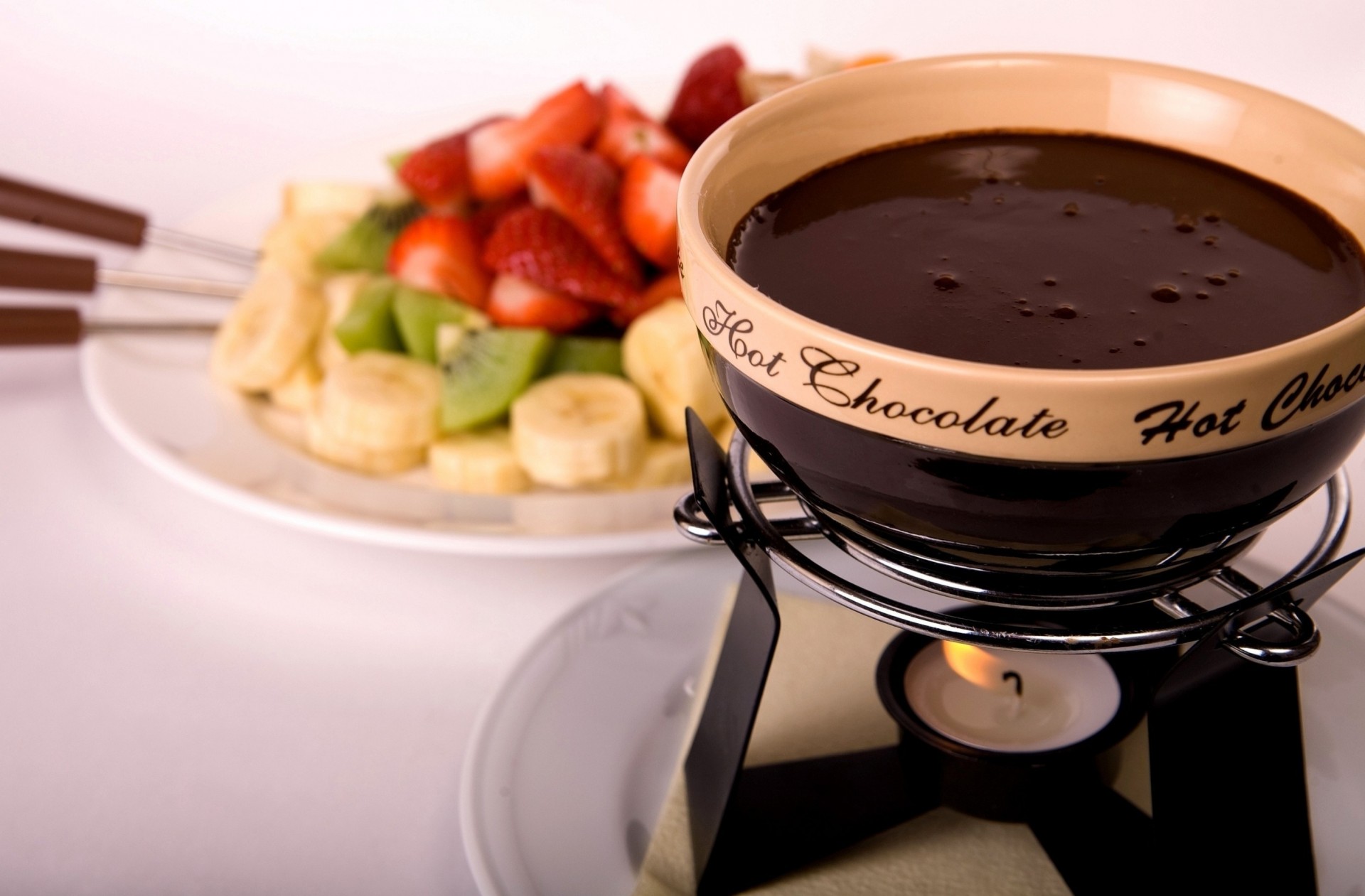 fuego fresa vela fruta kiwi chocolate plátanos fondue placa