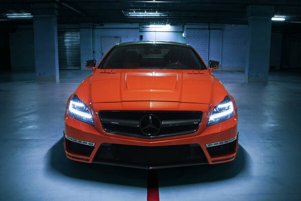 Mercedes-benz cls 63 amg vista frontal naranja auto