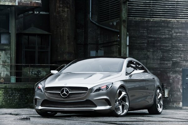 Mercedes sedan with silver wheels