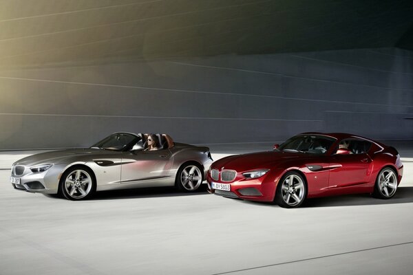 Zwei hervorragende BMWs in Silber und Rot