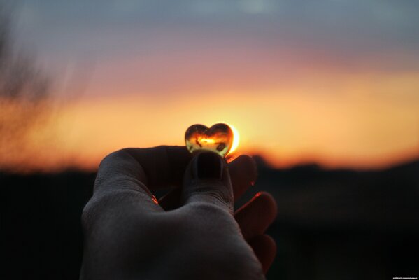 Szklane serce, piękny blask światła