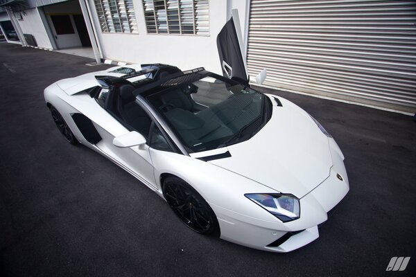 Lamborghini aventador lp700-4 blanco en Malasia