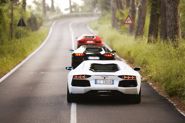 Lamborghini aventador. Strada e velocità