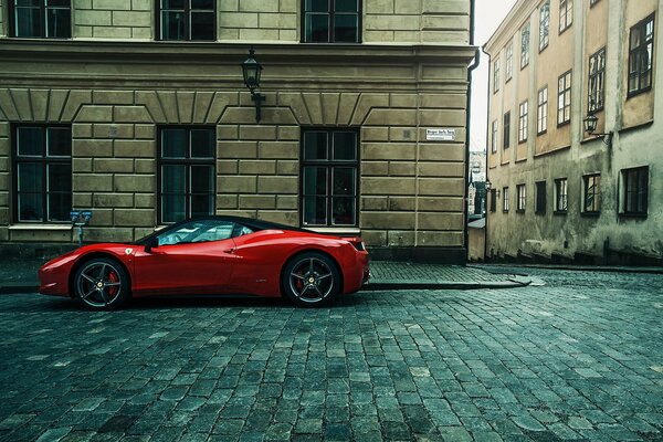 Изящная Ferrari 458 на улицах своей Родины