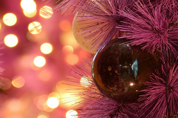 Jouets sur l arbre de Noël pour le Nouvel an