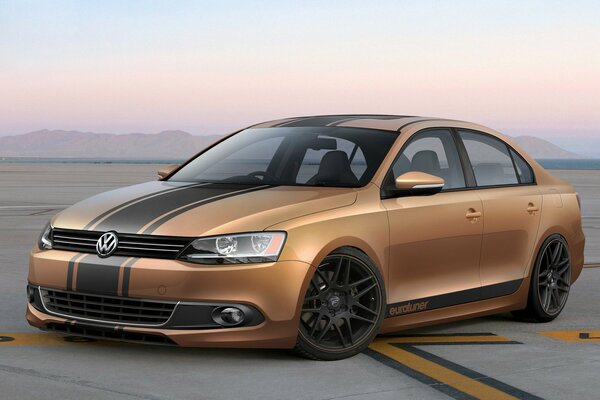 Voiture tuning Volkswagen Jetta en couleur or