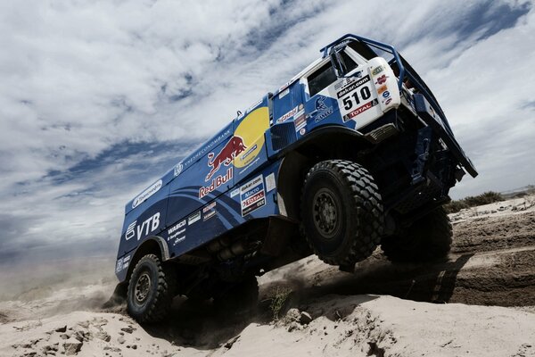 KAMAZ grand vainqueur du rallye Paris Dakar en action