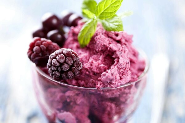 Dessert with berries and leaves in the design