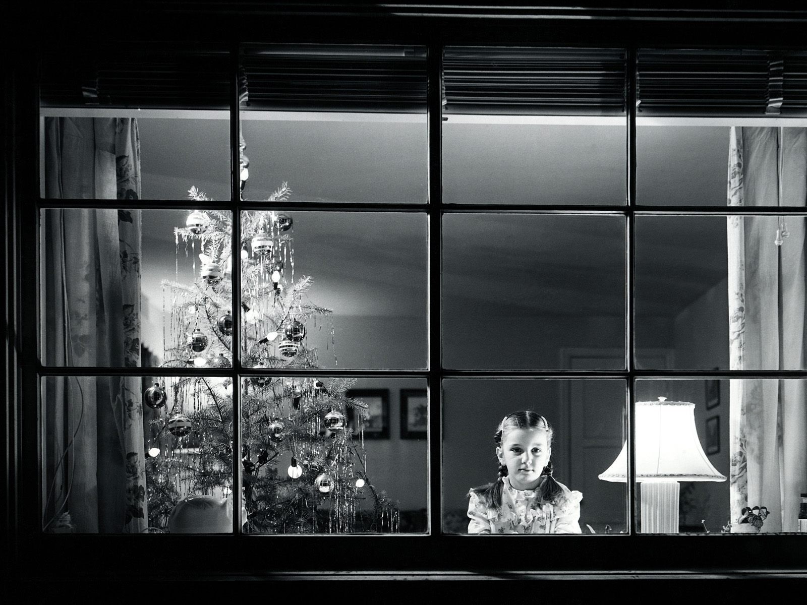 attente noir et blanc nouvel an arbre de noël fenêtre