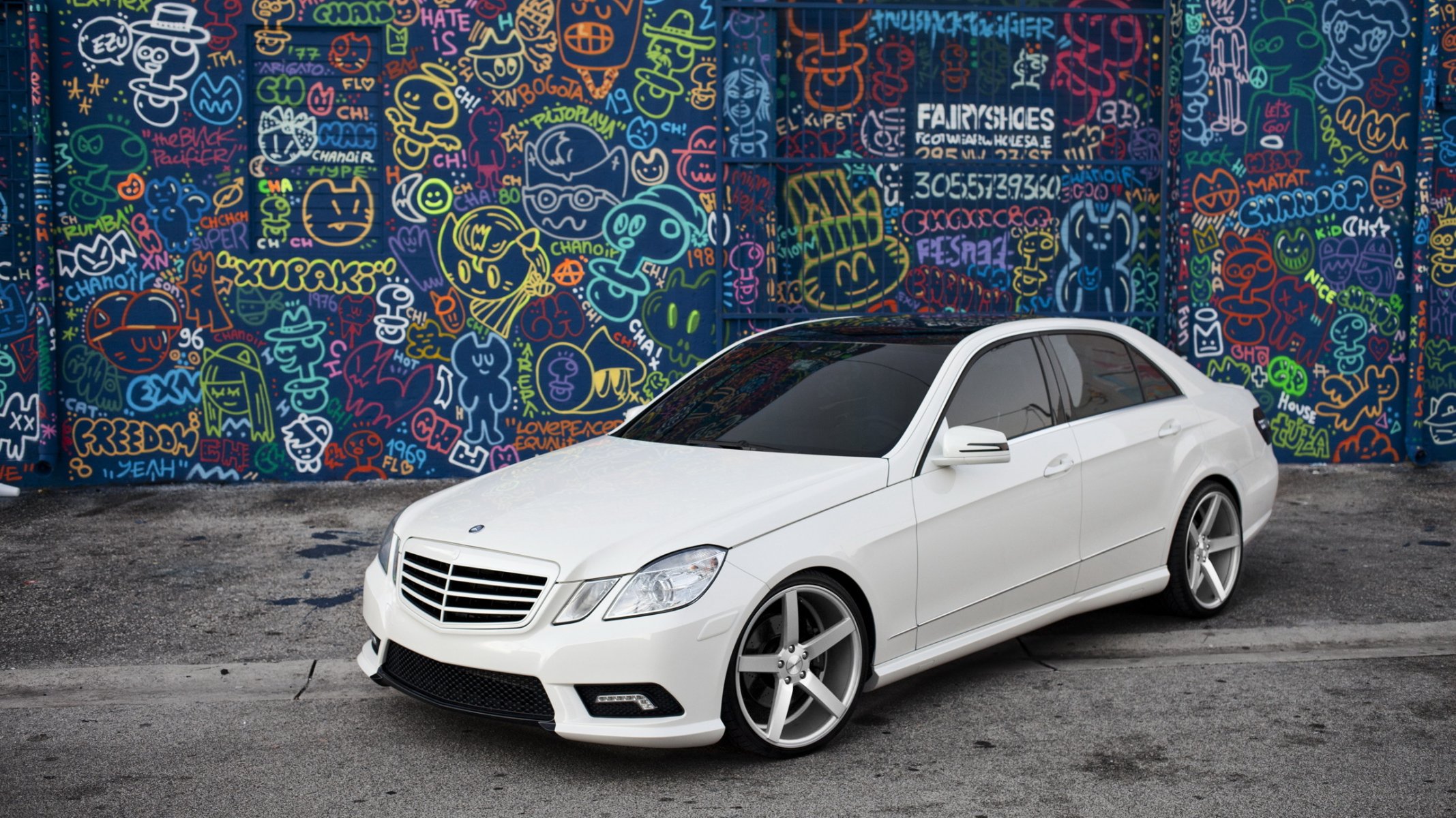 mercedes classe e messa a punto bianco graffiti colorazione anteriore