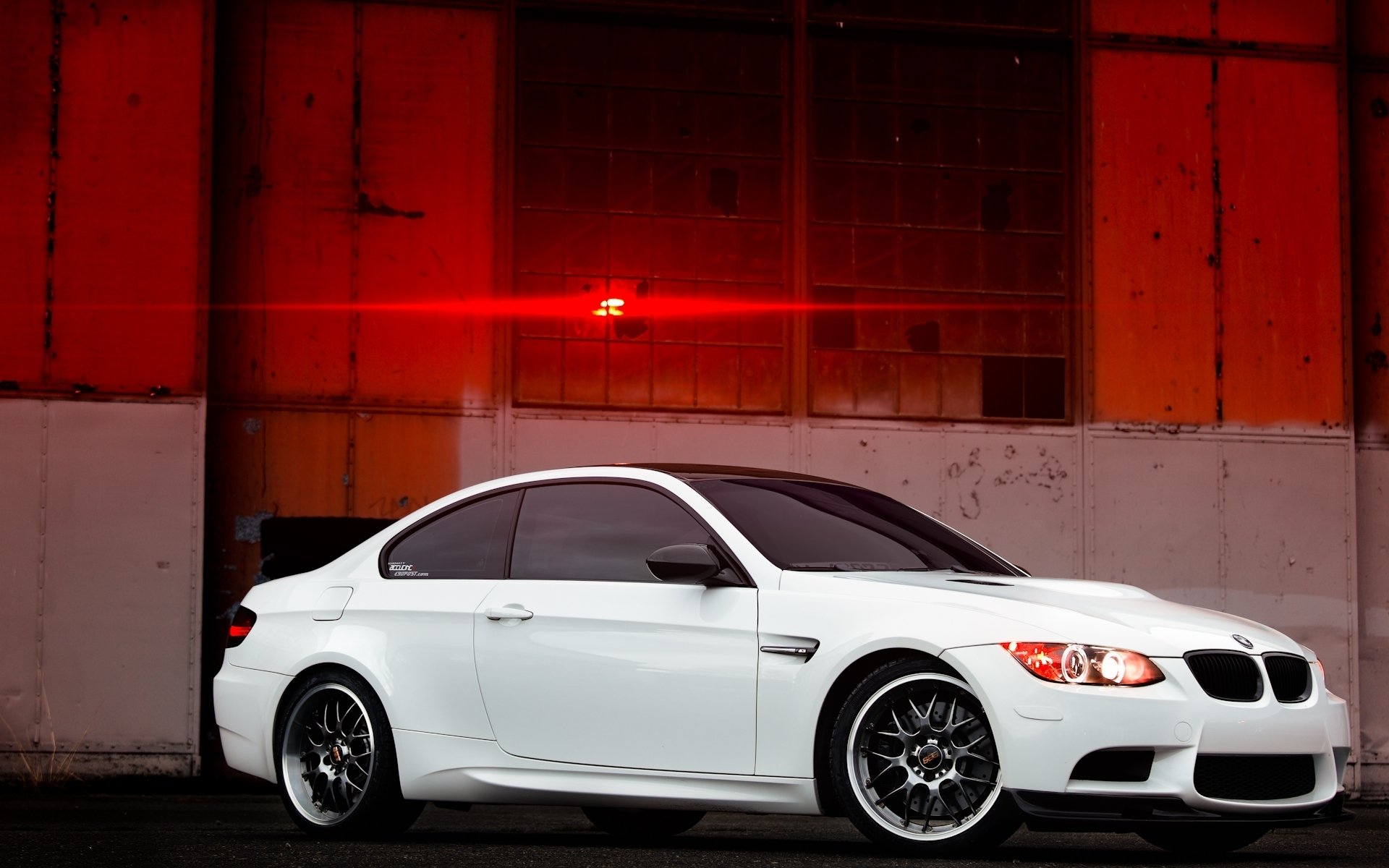 bmw m3 e92 blanco ruedas bbs edificio lightbmb tintado llantas bbs ventana resplandor