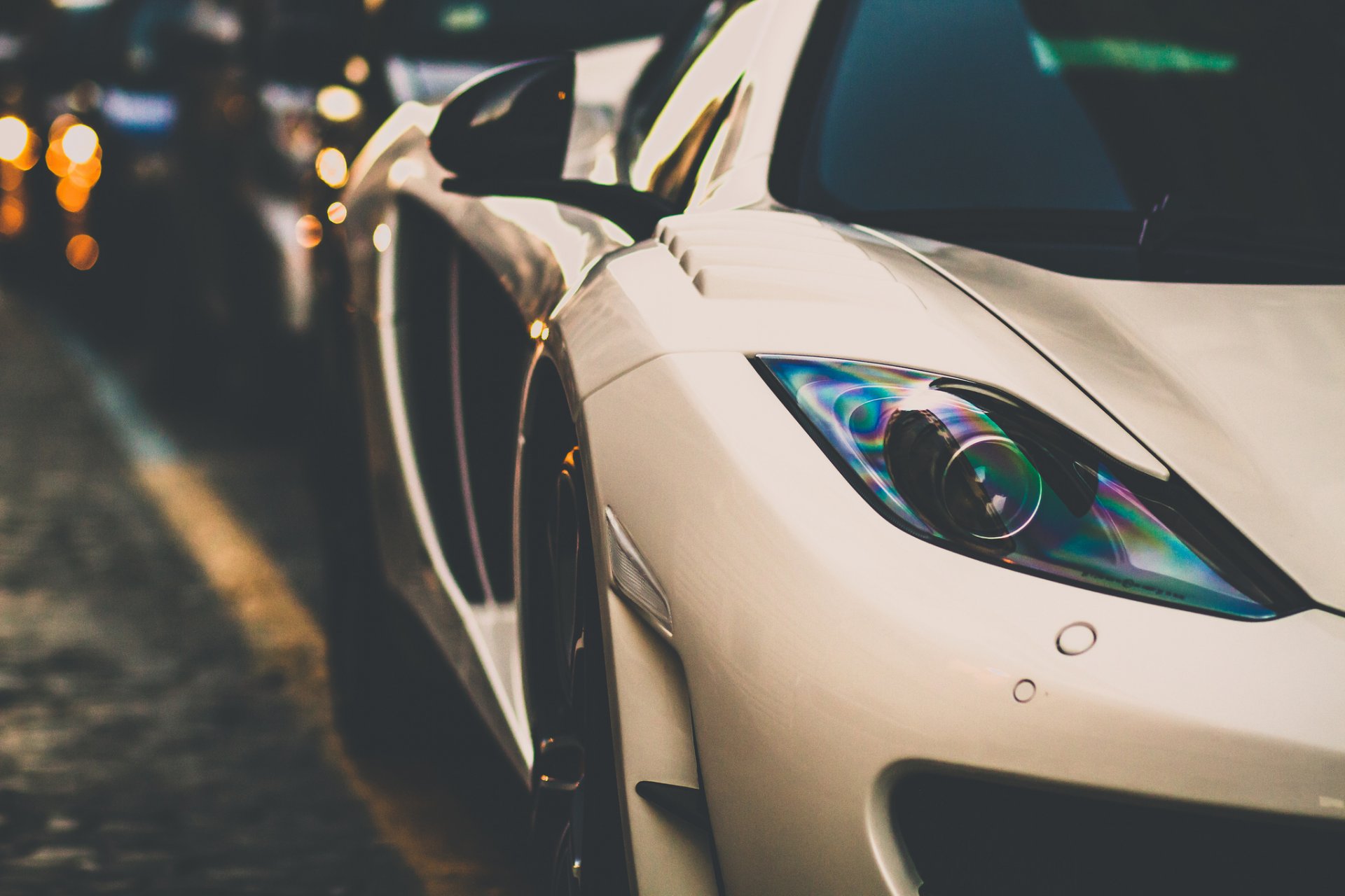 mclaren mp4-12c supercar bokeh blanc phare