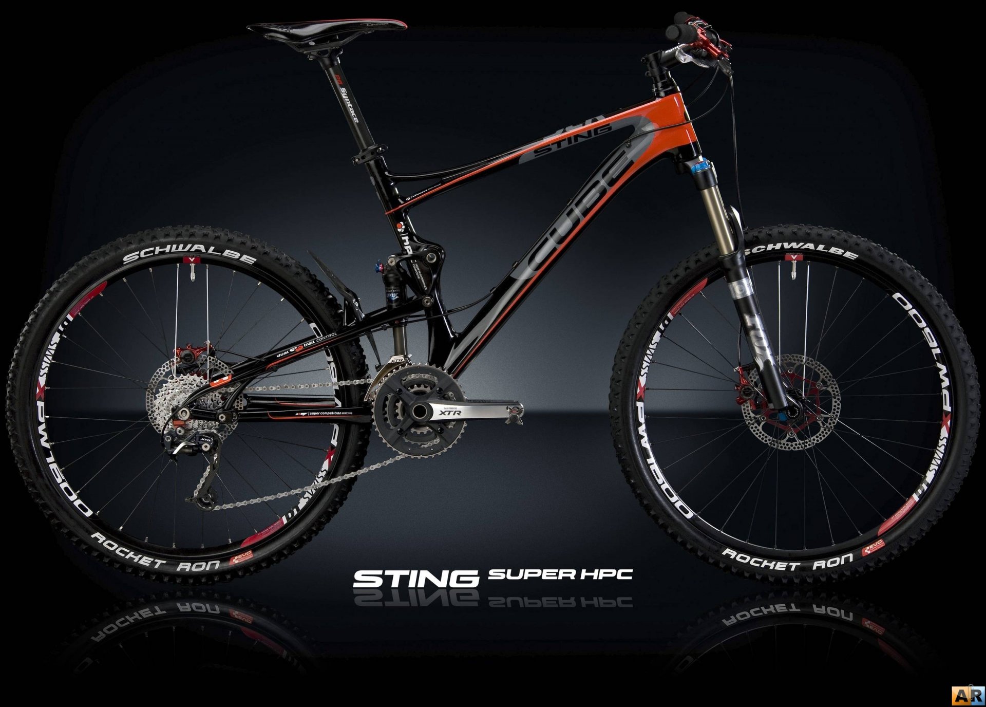 cube bici ad alta velocità sfondo scuro sting hpc super