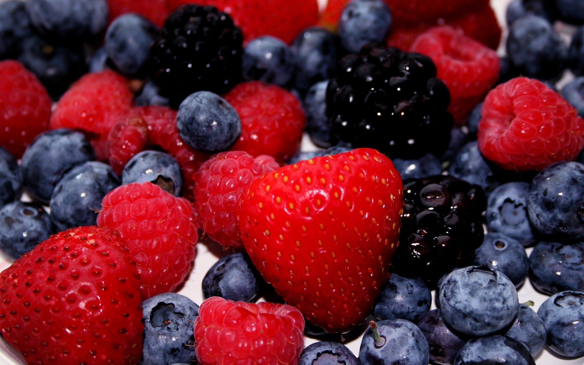 berries blackberry strawberry raspberry blueberrie