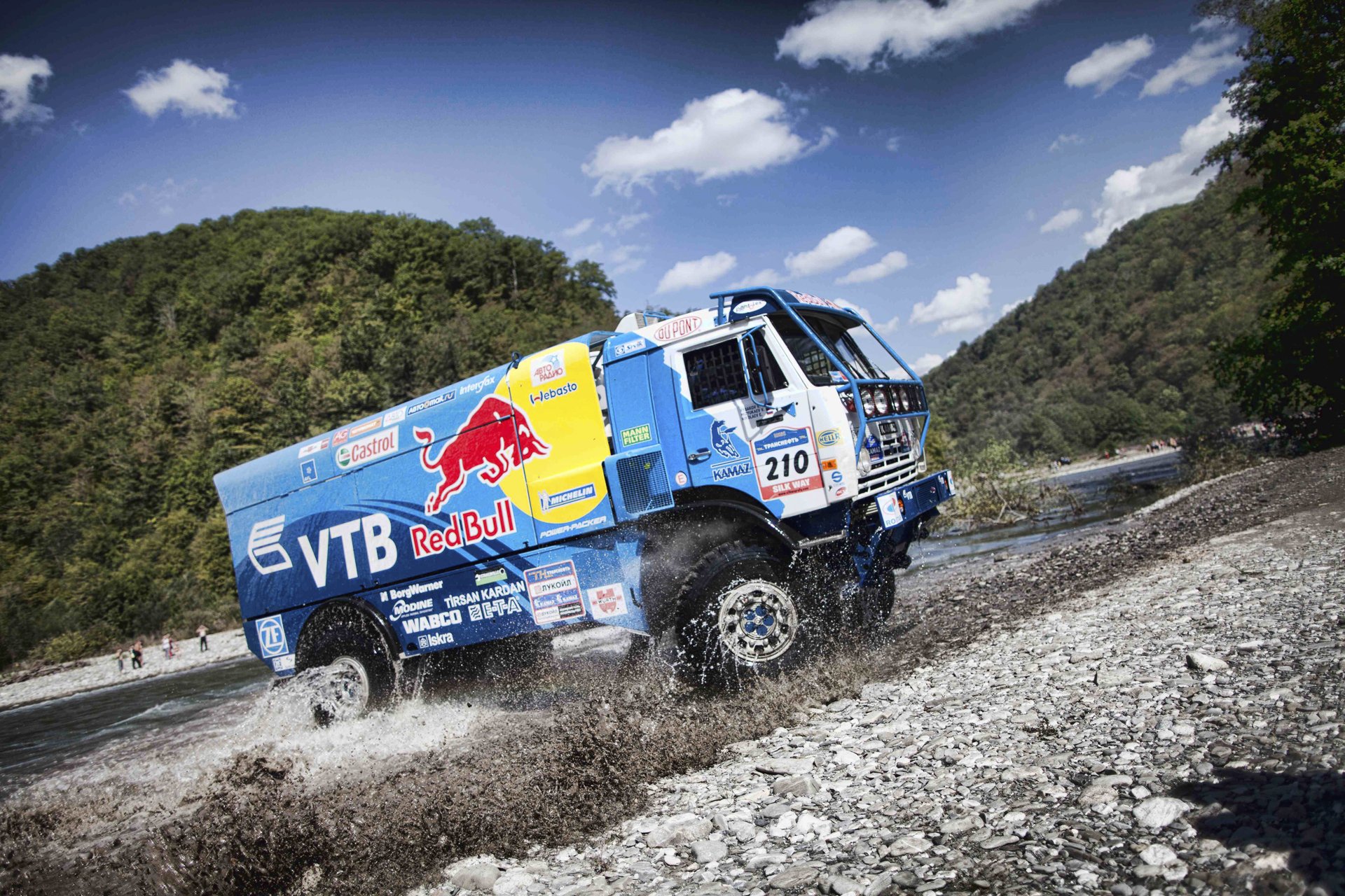 kamaz rallye paris-dakar lkw kamaz-meister fluss staub berge spritzer